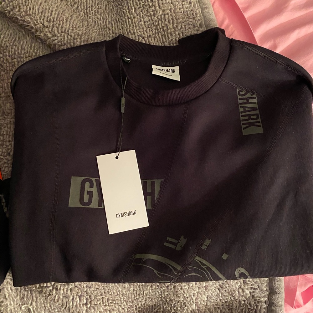 Gym shark crew neck
